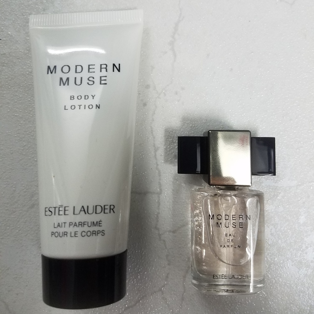 NWOT Estee Lauder Modern Muse Body lotion set
